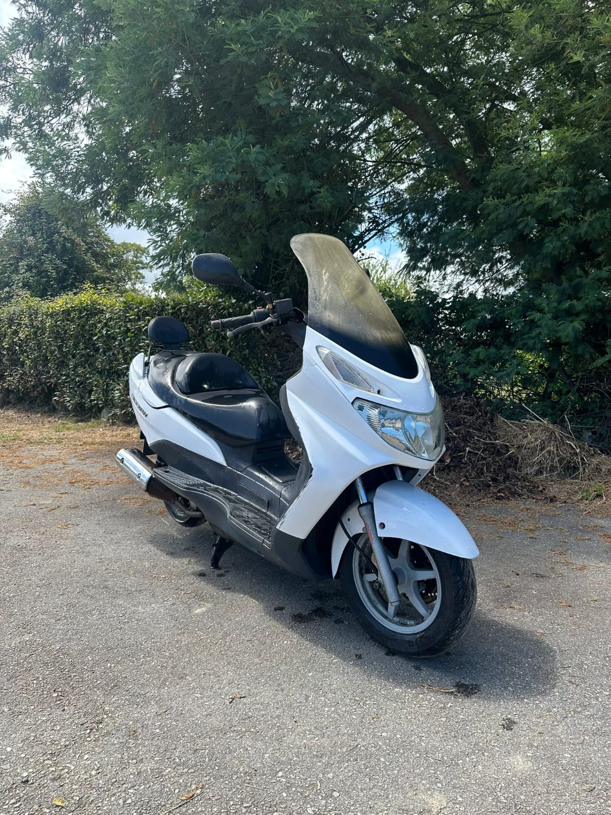 SUZUKI Burgman 125_front-right