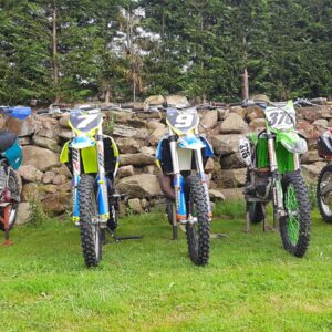 Motos de cross clásicas y modernas