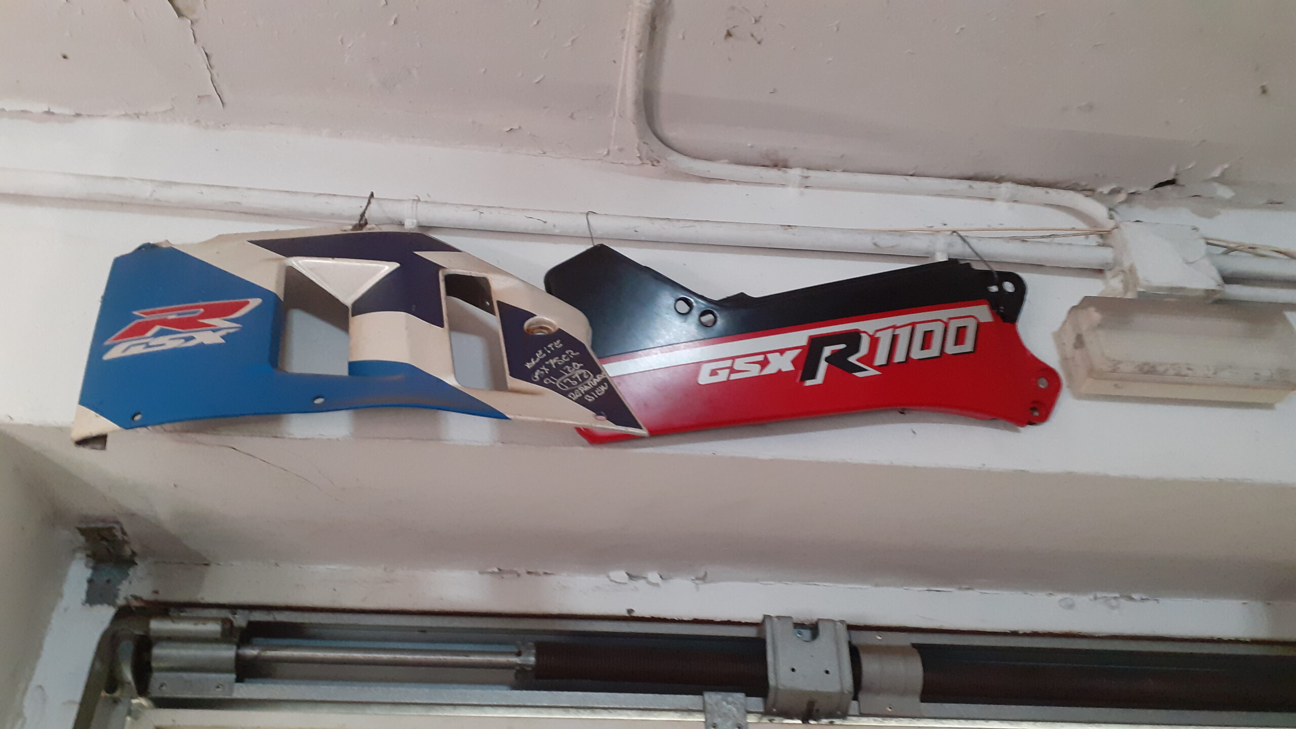 Carenados laterales SUZUKI GSX R. Recambio original. Consultar disponibilidad y PVP. - Imagen 3