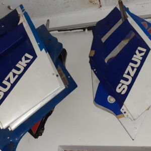 Carenados laterales SUZUKI GSX R. Recambio original. Consultar disponibilidad y PVP.