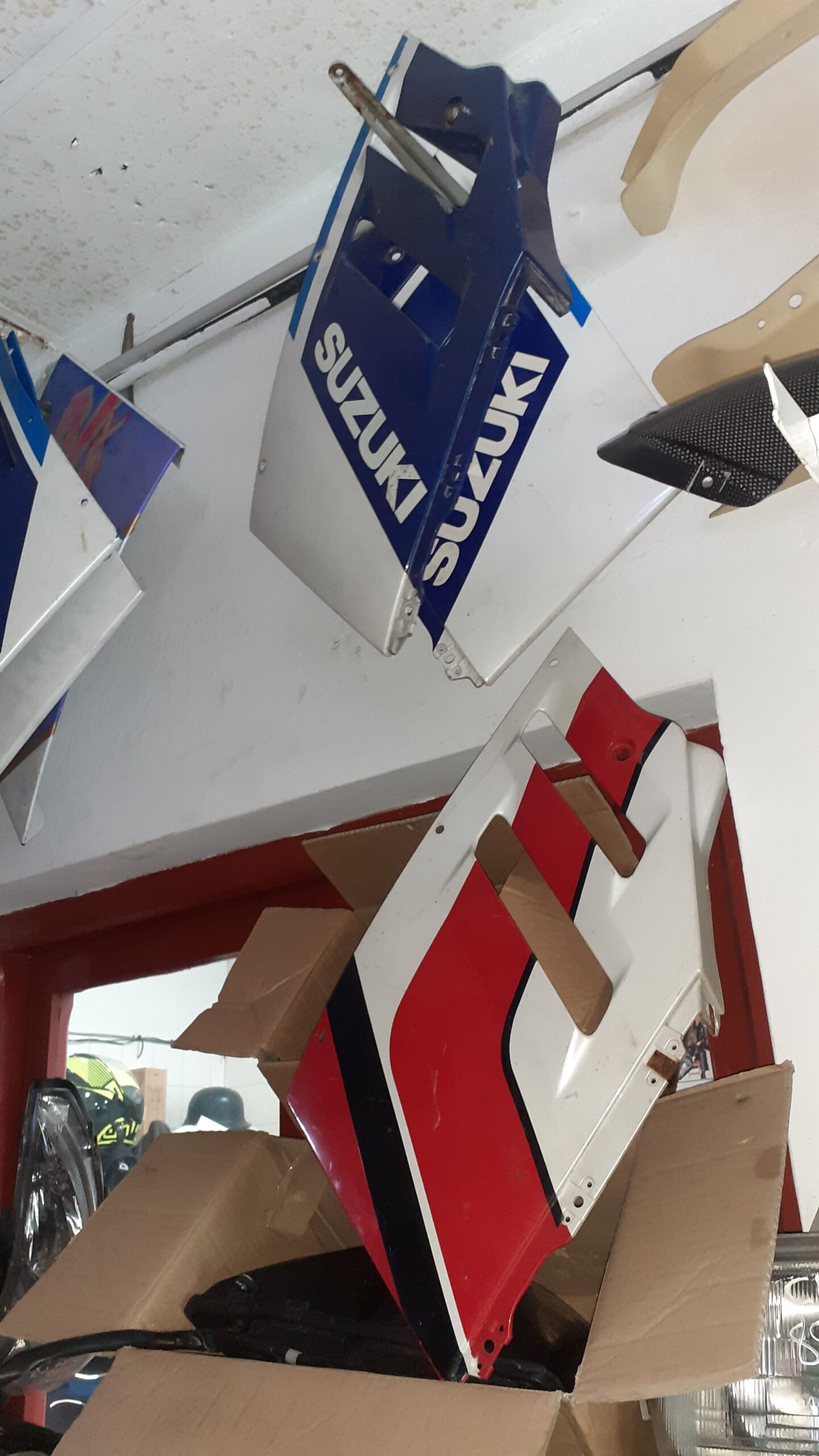 Carenados laterales SUZUKI GSX R. Recambio original. Consultar disponibilidad y PVP. - Imagen 2