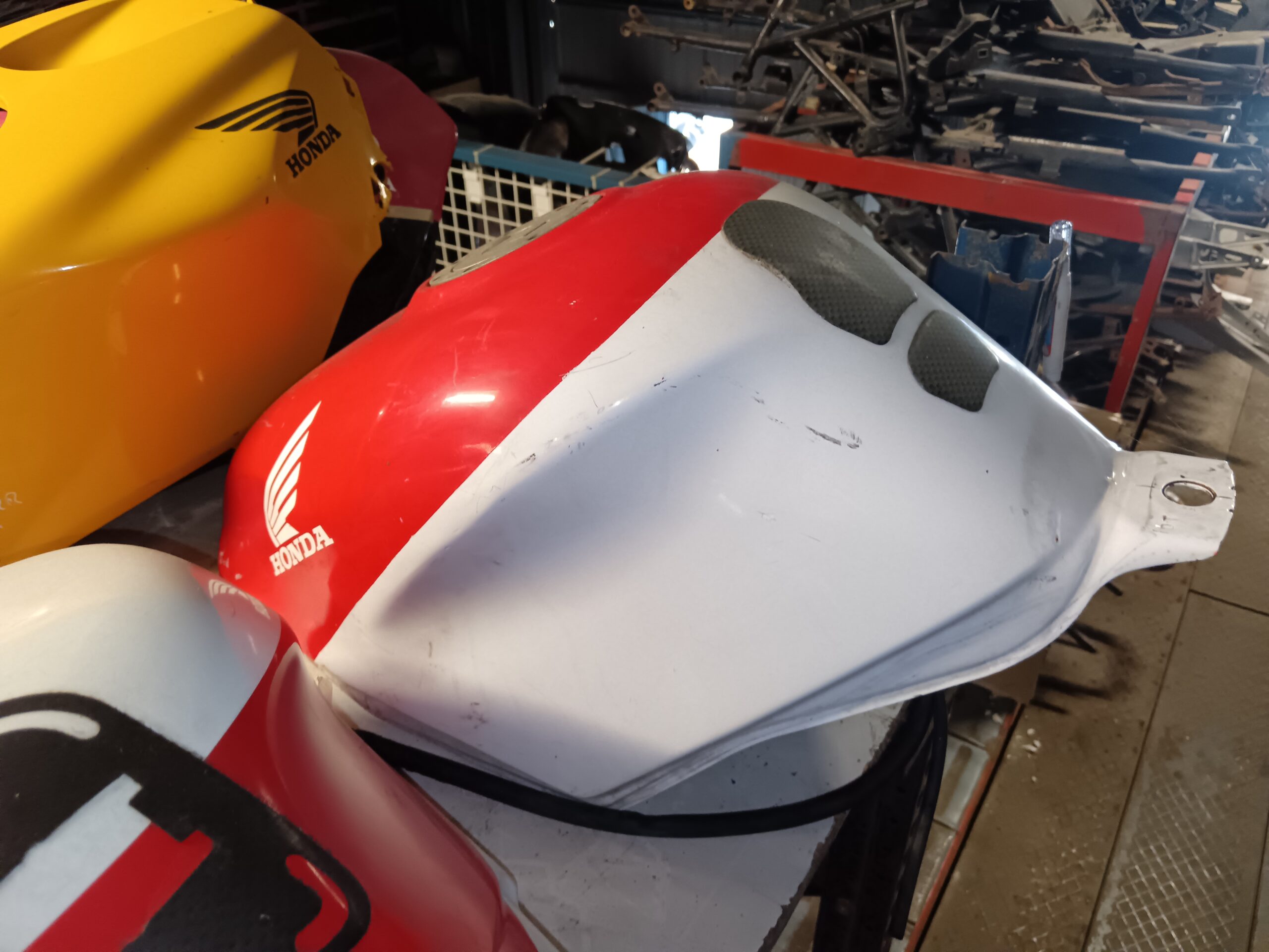 Depósito de gasolina HONDA CBR 600 F2 años 1991 a 1997 - Imagen 4