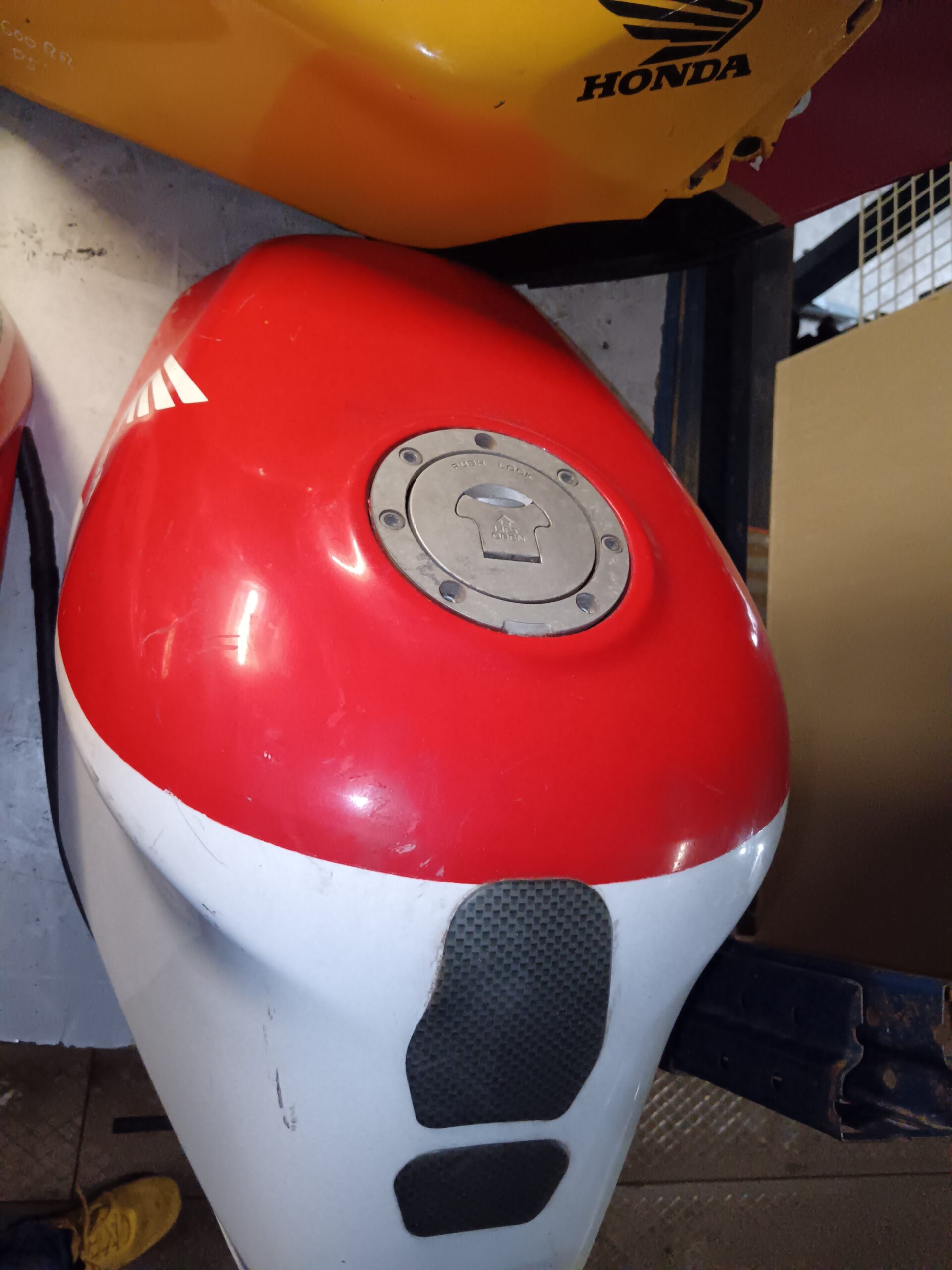 Depósito de gasolina HONDA CBR 600 F2 años 1991 a 1997 - Imagen 3