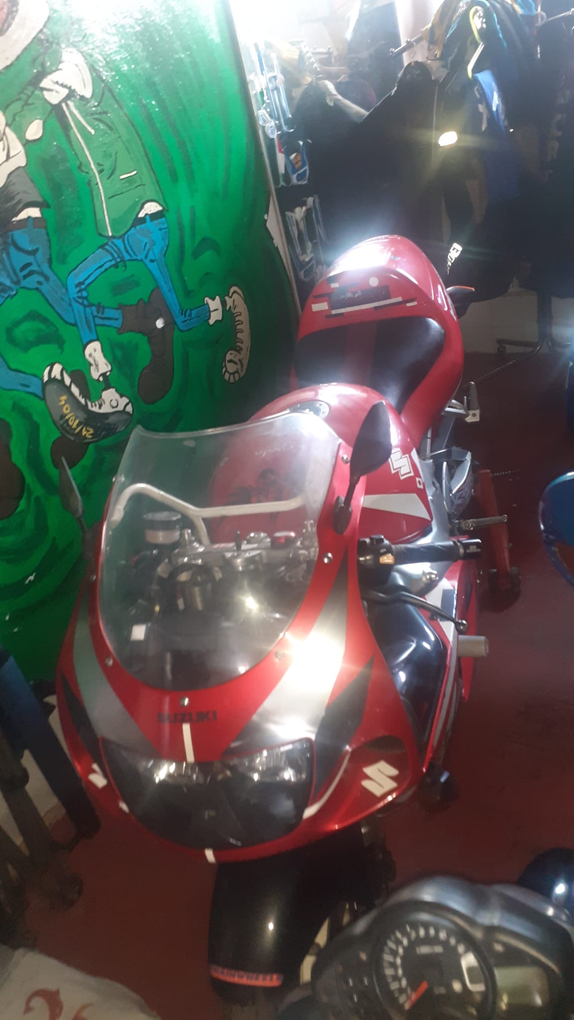 SUZUKI GSX R 750 año 1999. Campeona de clásicas en "Isle of Man TT (Tourist Trophy)" - Imagen 3