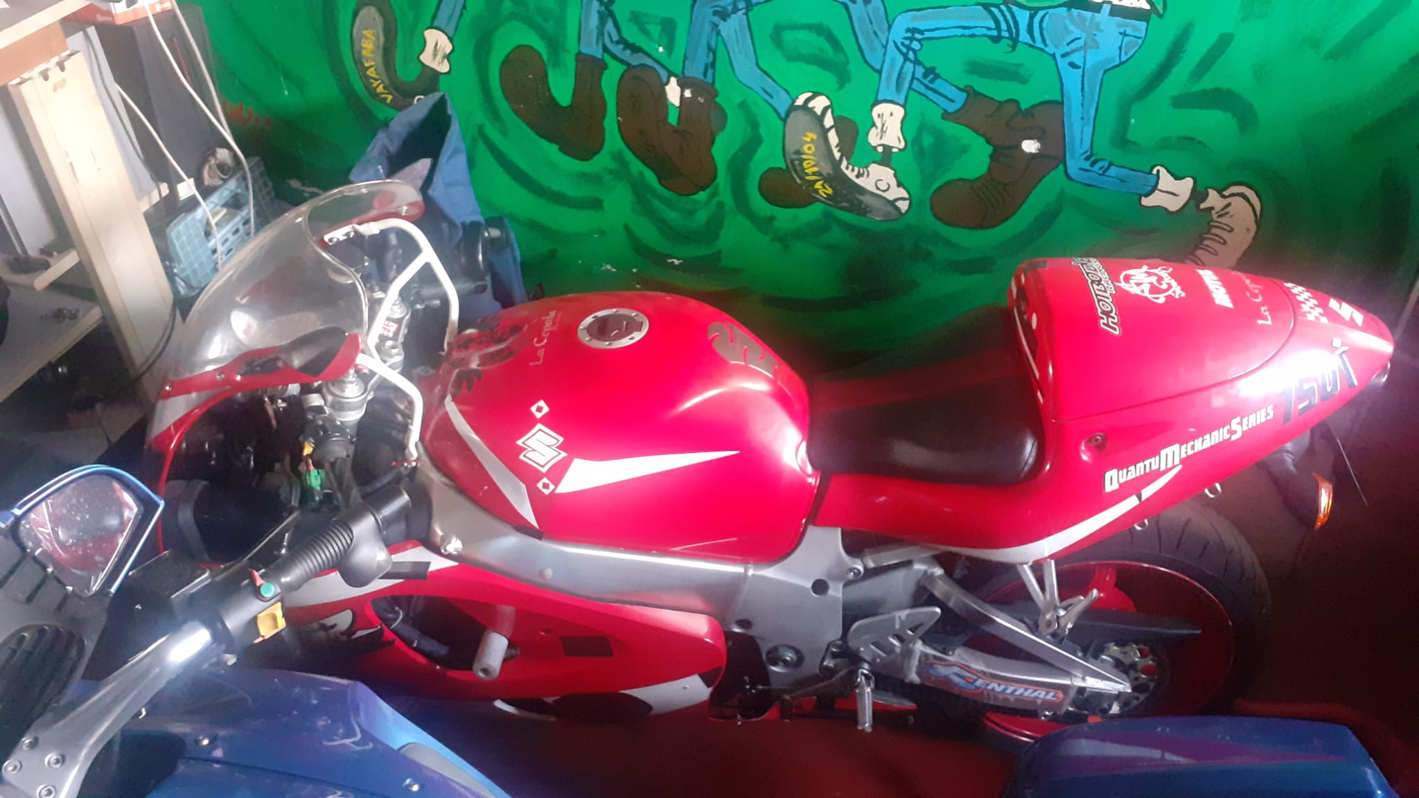 SUZUKI GSX R 750 año 1999. Campeona de clásicas en "Isle of Man TT (Tourist Trophy)" - Imagen 4