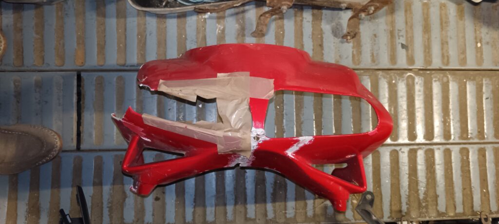 Carenado frontal original para Cagiva Mito modelo Evo/Mito 2 en color rojo, para restaurar.