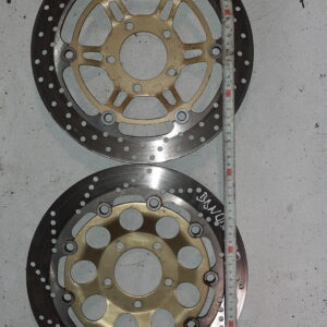 Pareja de discos de freno delanteros originales Suzuki Bandit 600 año 2004 de segunda mano en buen estado