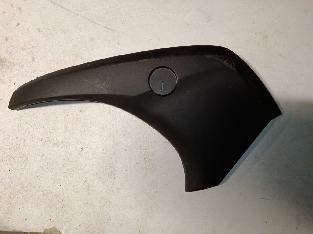 Tapa lateral delantera izquierda para Yamaha Tricity 125 (sin emblema)
