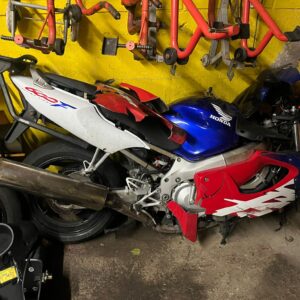 Guardabarros trasero original para Honda CBR 600 F modelo 2000.