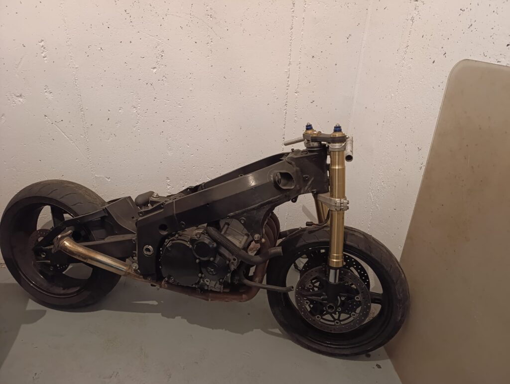 Motor completo Suzuki GSX-R 600 K5 año 2005 recuperado y verificado.