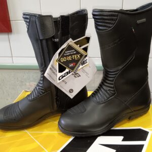 Botas moto Gaerne Black Rose Gore-Tex mujer negras nuevas talla 39 sobre caja original con etiquetas.