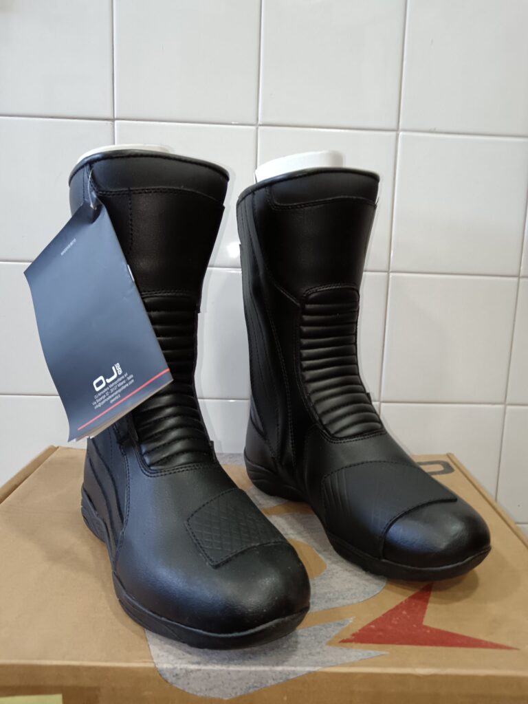 Par de botas de moto OJ Massive negras, talla 40, nuevas en su caja original.