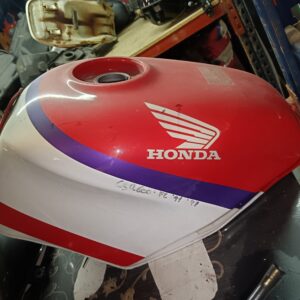 Depósito de gasolina original usado para Honda CBR 600 F2 (1991-1997), colores rojo y blanco, recambio VAYAFABA.