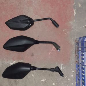 Tres espejos retrovisores originales usados para scooter Yamaha XMAX 125 250 400. Recambios revisados en color negro.