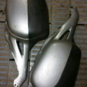 Par de maletas laterales integradas en color gris y negro para motocicleta Honda Deauville 650.