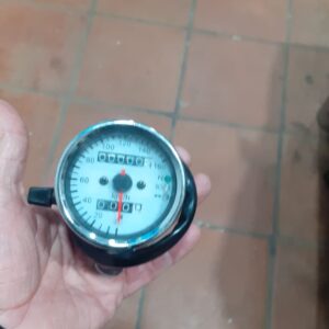 Mini cuentakilómetros analógico cromado para moto. Velocímetro universal estilo Cafe Racer con odómetro, hasta 160 km/h.