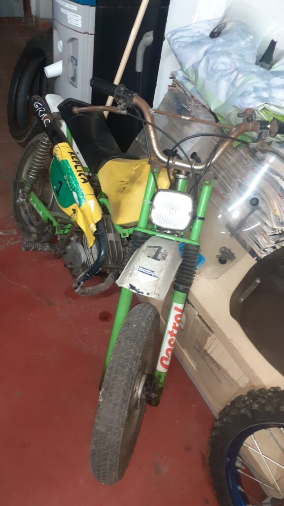 Moto infantil Mecatecno Grac 50cc revisada y en buen estado. Color verde y amarillo. Moto clásica para niños 300 euros.