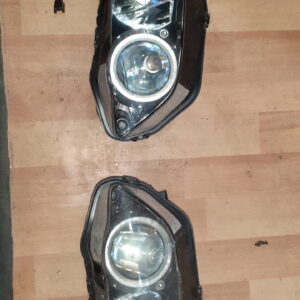 Pareja de ópticas de faros delanteros para Yamaha R1 modelos de los años 2004, 2005 y 2006.