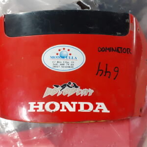 Careta frontal roja para Honda Dominator NX 650 del año 1989 con pegatinas y referencia original escrita en VAYAFABA.