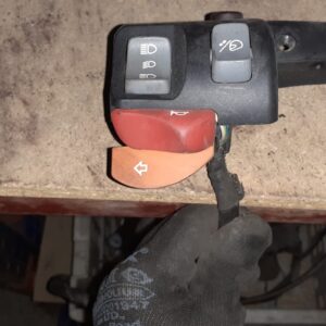 Piña de luces izquierda original para BMW R 850 RT 2002. Conmutador de mandos usado con botones de intermitencia y claxon.
