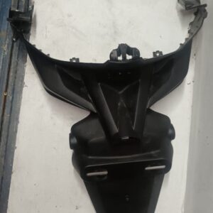 Portamatrículas trasero original Aprilia RS4 50 / GPR 125, plástico negro deportivo, recambio verificado en VAYAFABA.