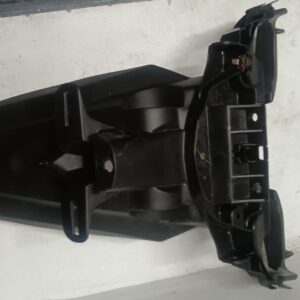 Portamatrículas original trasero para Yamaha TZR 50, fabricado en plástico técnico negro, recambio verificado en VAYAFABA.