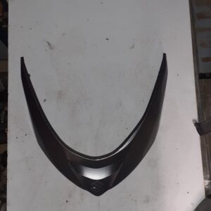 Carenado frontal Suzuki Burgman 400 gris oscuro metálico, pieza de plástico en forma de V. Recambio original usado.
