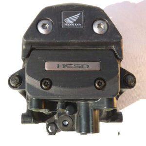 Vista frontal del amortiguador de dirección electrónico original HESD con logotipo de marca para Honda CBR 1000 RR de los años 2004 y 2005.