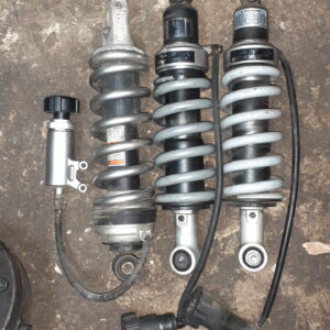 Amortiguadores traseros Showa para BMW R850, R1100 y R1150 (2002). Suspensión original revisada con ajuste de precarga.
