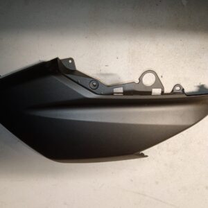 Carenado frontal derecho original para Yamaha NMAX en color negro mate, recambio de carrocería en buen estado.