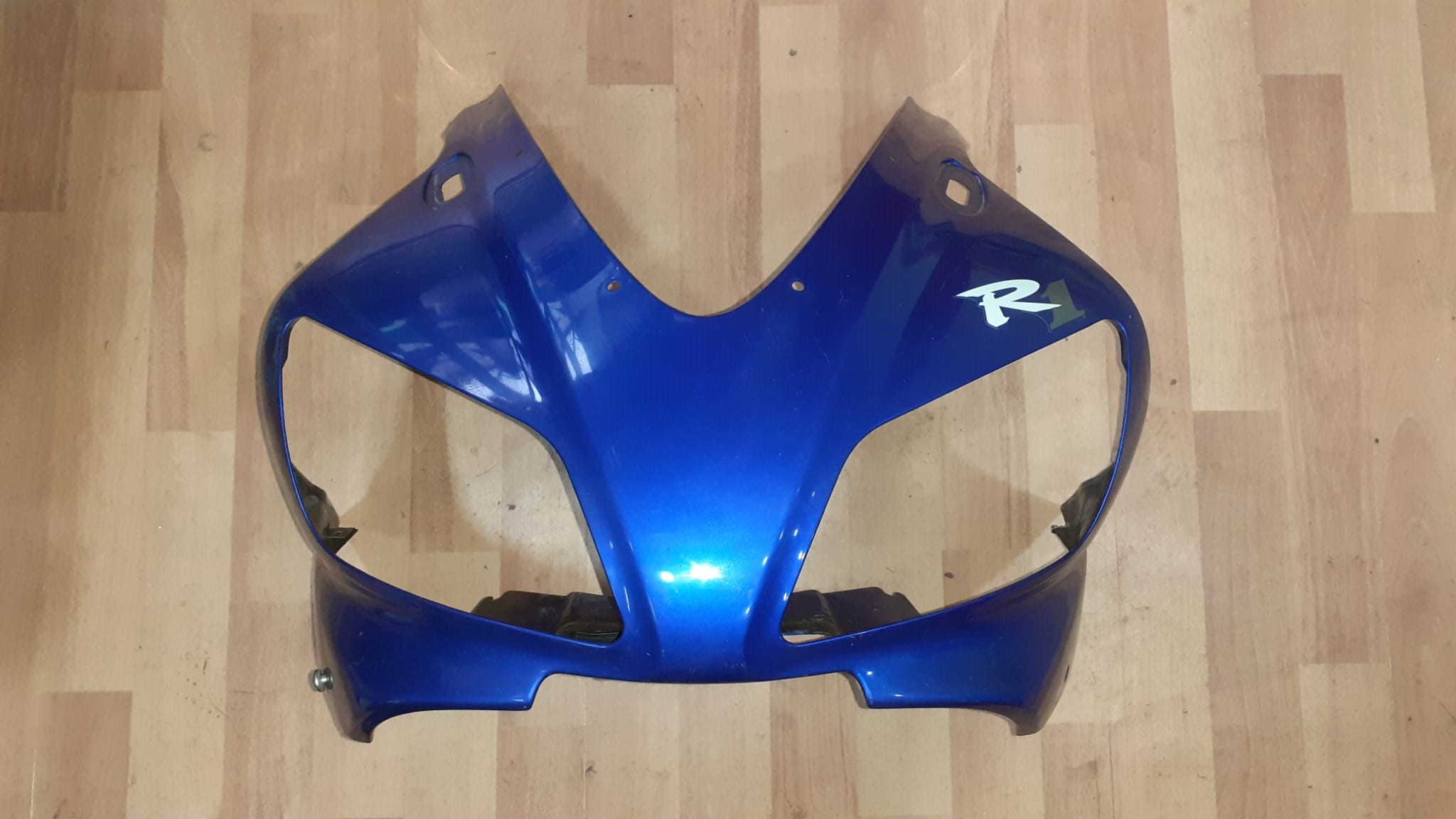 Carenado frontal original azul para Yamaha R1 de 1998 y 1999, recambio recuperado en buen estado.