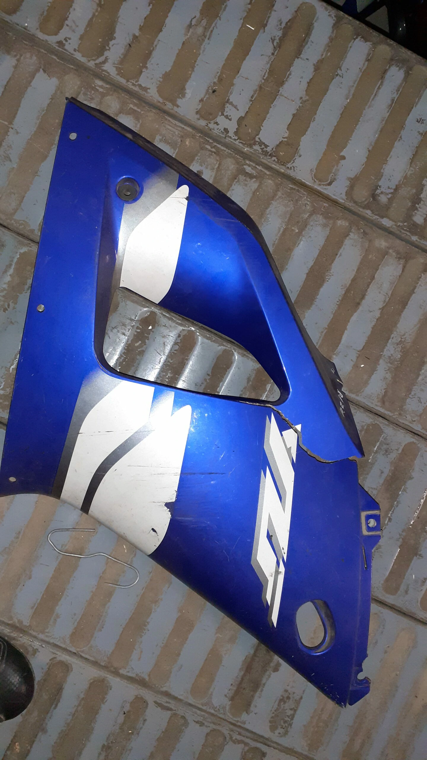 Carenado lateral derecho original en color azul para Yamaha YZF 1000 R1 (2000-2001).
