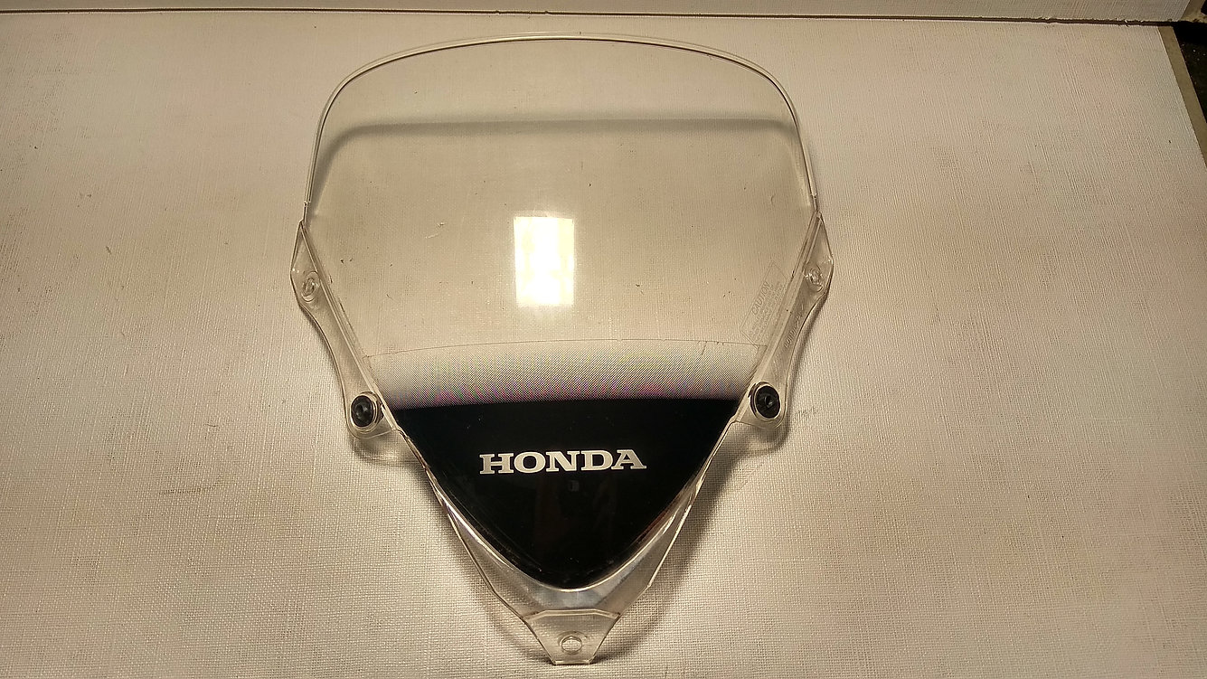 Vista frontal de la cúpula pantalla parabrisas original transparente con logotipo Honda para motocicleta Honda CBR 125 R años 2004 a 2006.