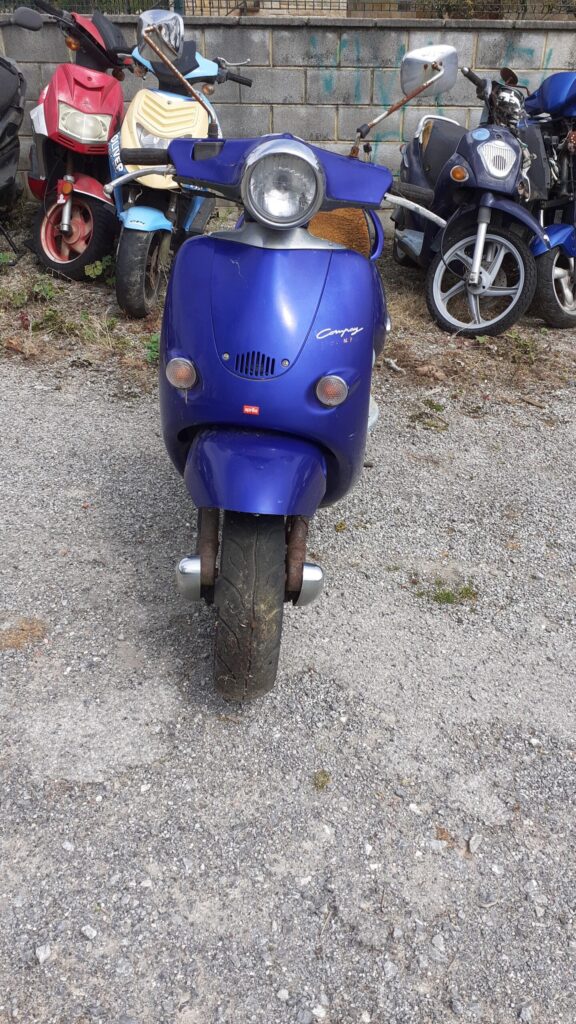 Despiece de Aprilia Compay Habana 50 azul. Recambios de carrocería retro, faro, motor, asiento y componentes originales.
