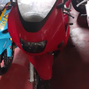 Despiece completo de Suzuki RF 600 R roja. Recambios de carenado, motor, faro y piezas originales revisadas de época.
