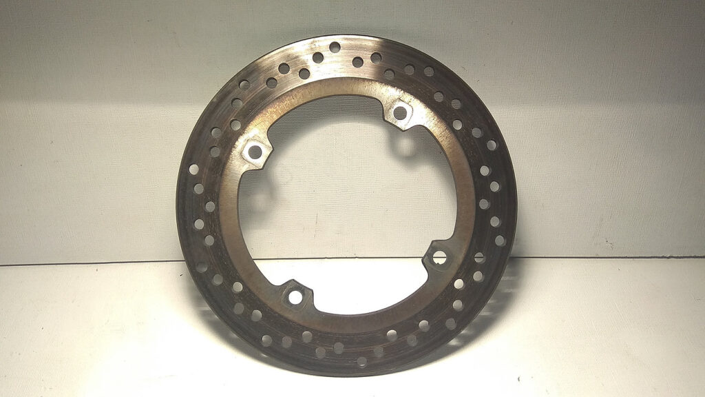 Disco de freno trasero original para Suzuki V-Strom 650 modelo 2011.