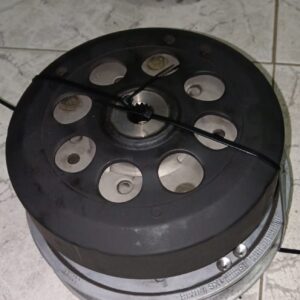 Embrague completo original para Yamaha X-MAX 400 año 2018 con 8000 km, pieza recuperada y verificada.