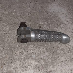 Estribera trasera izquierda original para Suzuki GSX-R 750 y 1100 (1988-1995), recambio recuperado de aluminio.