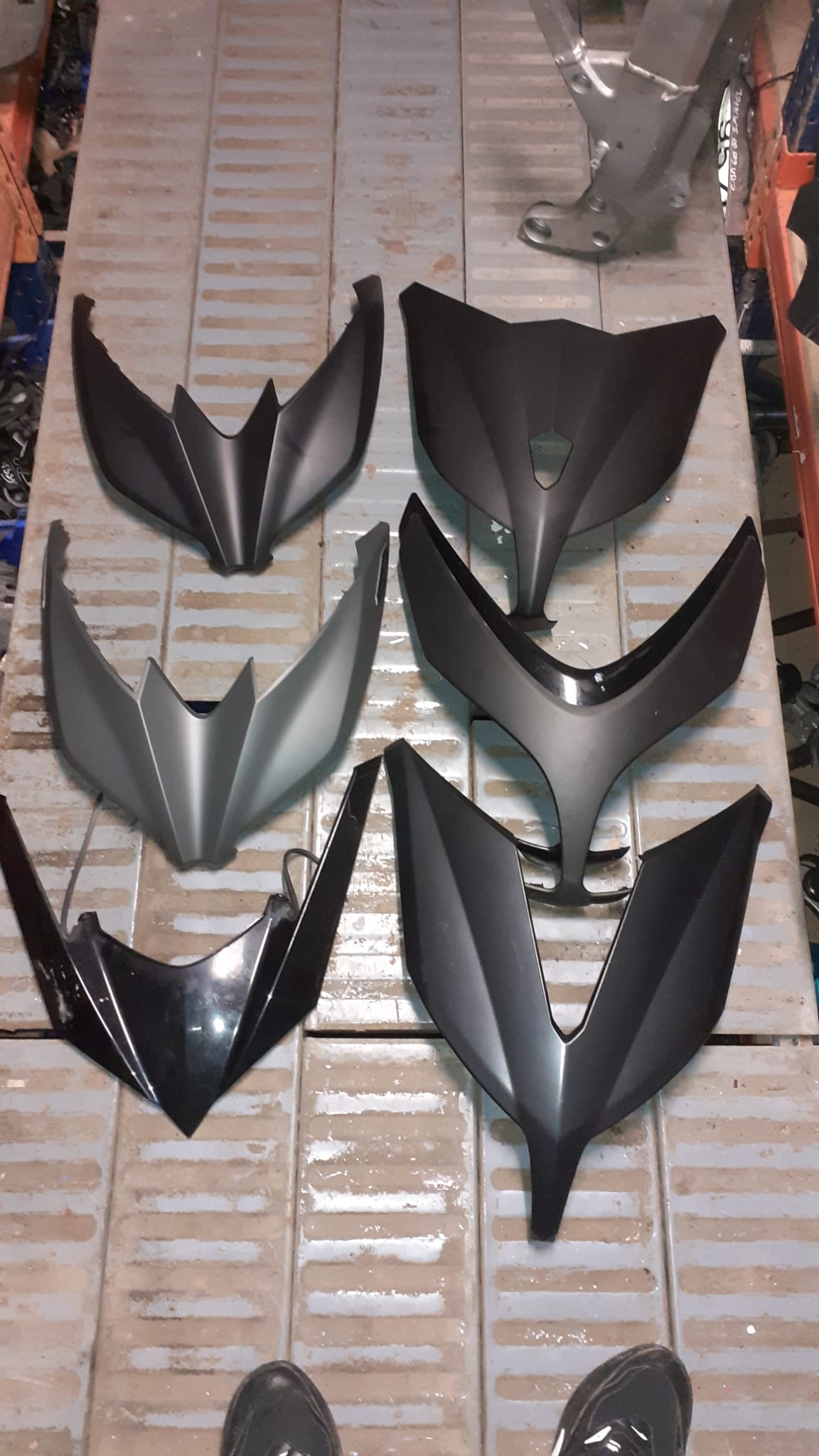 Variedad de frontales de carenado originales para Yamaha TMAX 500, 530 y 560, recambios recuperados en diferentes acabados.