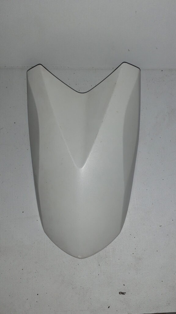 Guardabarros delantero original para Yamaha X-Max 125 (2014) en color blanco, pieza de carenado frontal verificada.