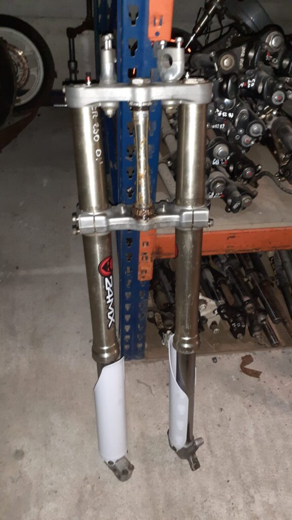 Horquilla delantera Showa original para Honda CR 250 del año 2000, suspensión completa recuperada.