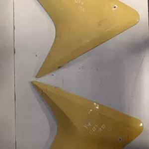 Pareja de carenados laterales amarillos para Yamaha YZF-R125 (2014-2018). Recambio original con pintura de fábrica.