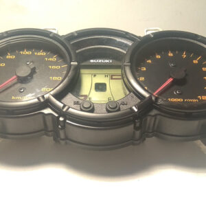 Cuadro de instrumentos original para Suzuki V-Strom 650 modelo 2011 con velocímetro, tacómetro y pantalla digital central.