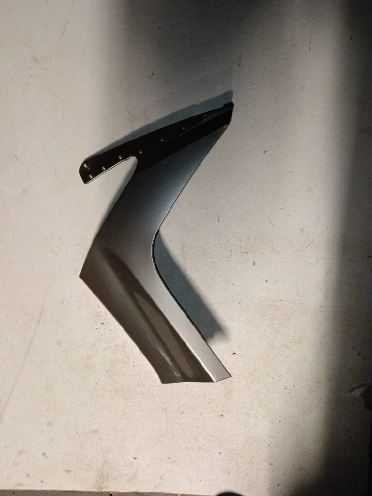 Panel lateral interior delantero derecho original para Yamaha TMAX 500 años 2008-2011, color gris, recambio verificado.