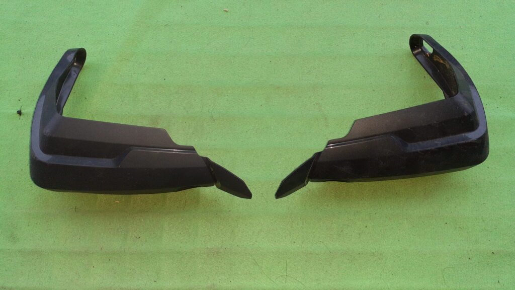 Juego de paramanos y protectores de manillar originales para Triumph Tiger 800 y Tiger 900, acabado en color negro.