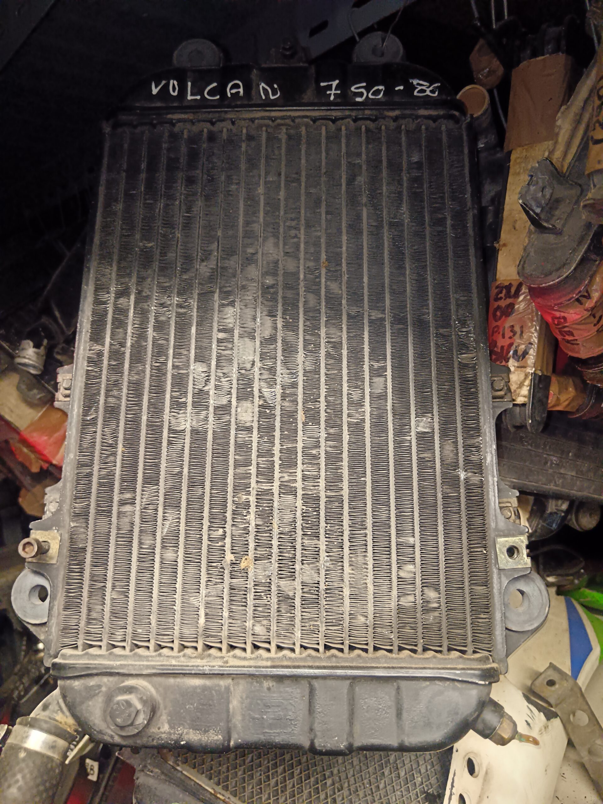 Radiador de refrigeración original para moto Kawasaki Vulcan 750, compatible con los modelos fabricados entre 1985 y 1992.