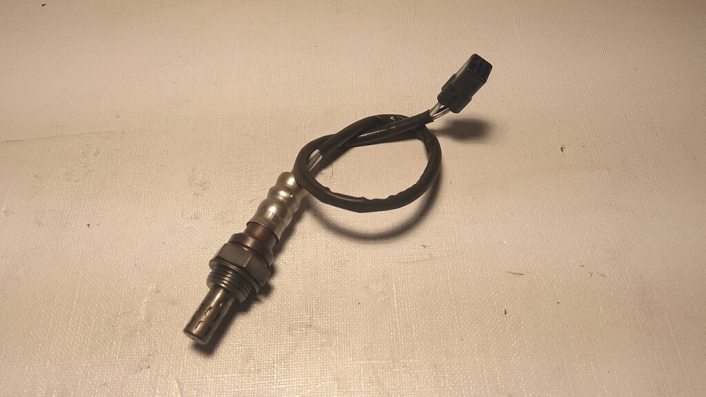 Sonda lambda y sensor de oxígeno original para Suzuki V-Strom 650 modelo 2011. Recambio de inyección.
