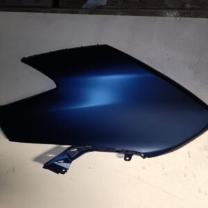 Tapa de carenado lateral superior derecho para Yamaha TMAX 530 (2017-2019). Pieza original azul mate verificada.