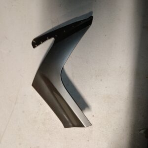 Tapa lateral izquierda para Yamaha XMAX 125 (2010-2013). Recambio original con referencia 37P-F835J-00 en perfecto estado.