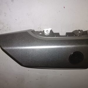 Tapa lateral trasera derecha para Yamaha XMAX 125 año 2013. Carenado de colín original en color gris verificado.